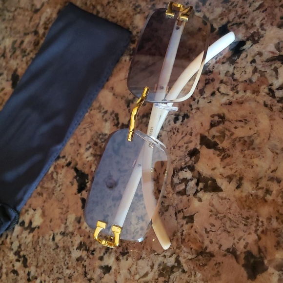 NWT, Beautiful Sunglasses 👓 - Picture 5 of 6